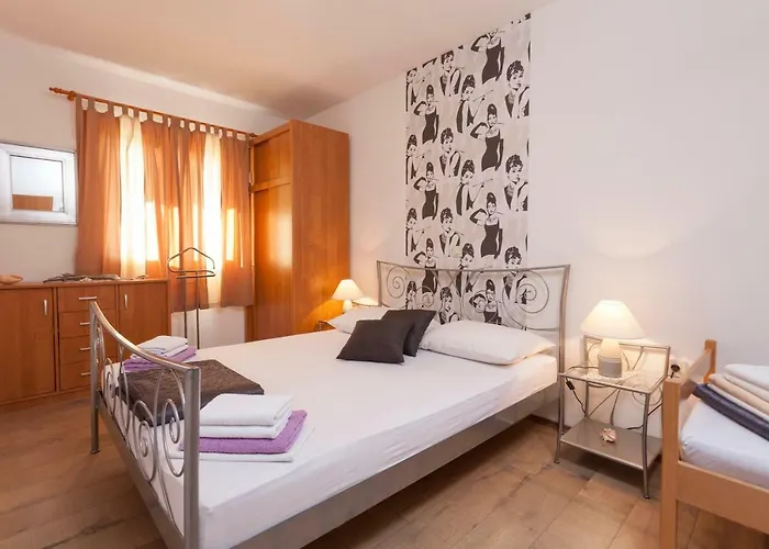 Rustica * 马卡尔斯卡